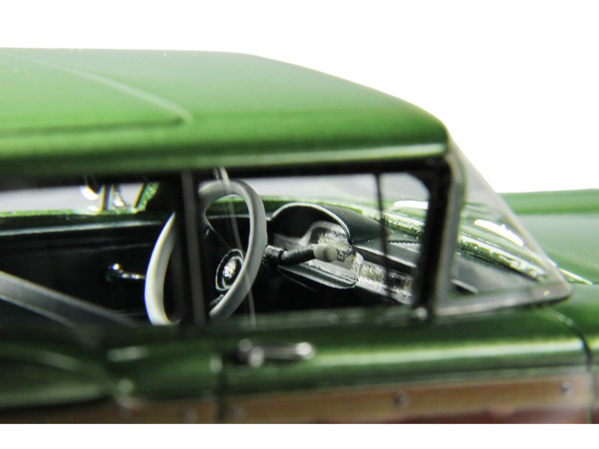 1959 Ford Country Squire Sherwood Green Metallic Woodgrain Sides 1 to 43 Scale